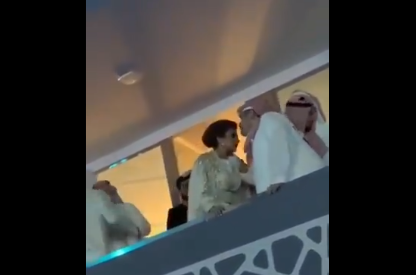 الأمير عبدالرحمن بن مساعد يرد على انتقادات تقبيله لـ"رأس أصالة"