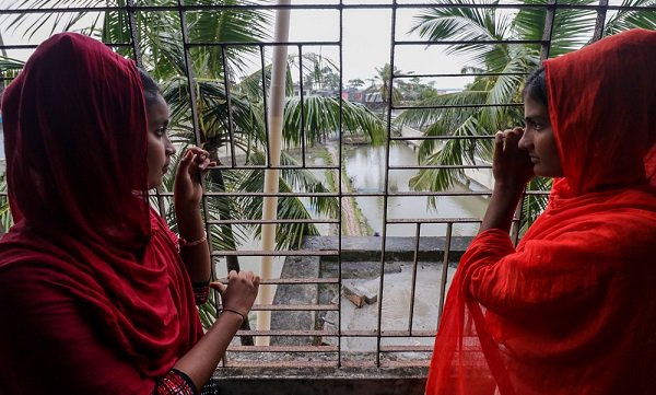 «بلبل» يقترب من بنغلاديش والسكان يحتمون بالملاجئ