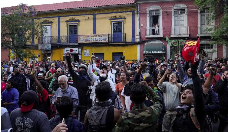 انتخابات مبكرة في بوليفيا بعد أسابيع من الاحتجاجات