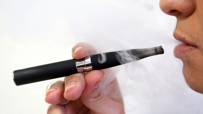 «الطبية» الأميركية تدعو لحظر فوري للسجائر الإلكترونية
