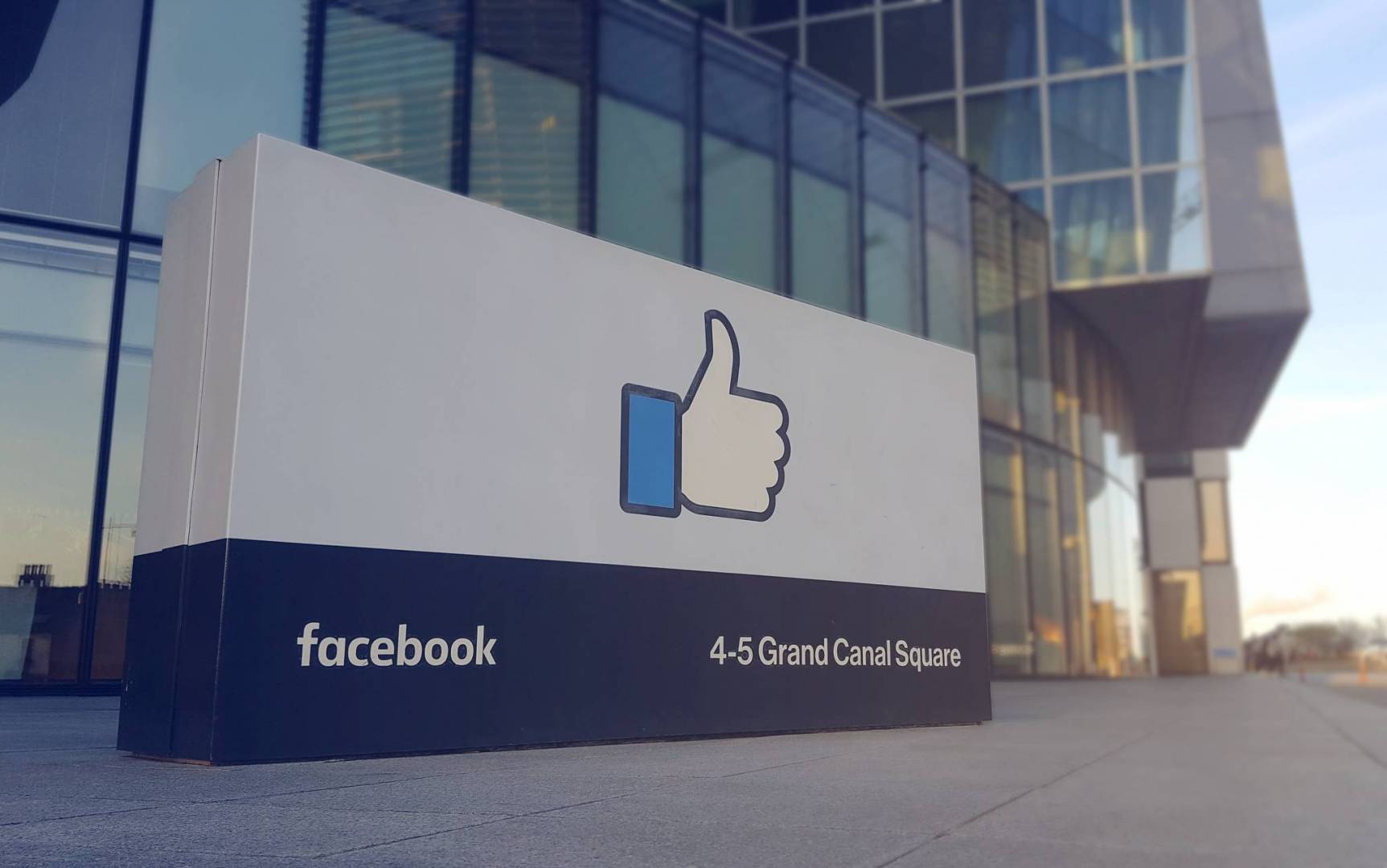 سرقة بيانات رواتب 29 ألف موظف في «فيسبوك»  