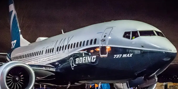 «بوينغ» تبحث خفض إنتاج طراز «737 ماكس» أو وقفه