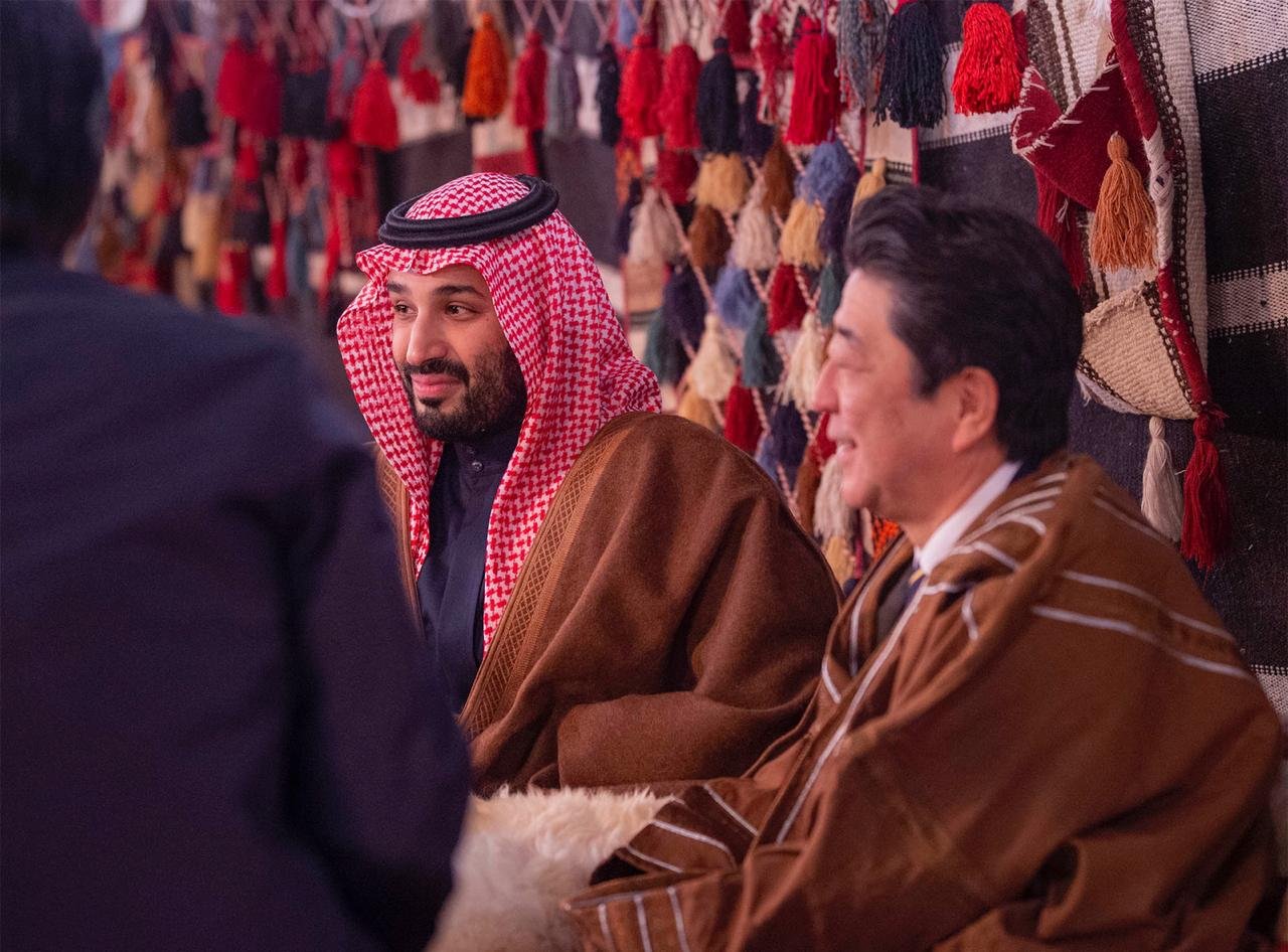 رئيس وزراء اليابان في ضيافة ولي العهد السعودي بالعُلا