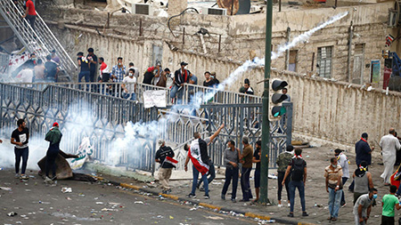 تجدد المواجهات بين المتظاهرين وقوات الأمن وسط بغداد