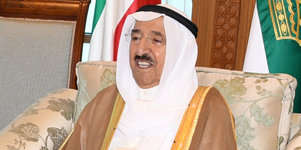 سمو الأمير يتلقى رسالة شفهية من أمير قطر