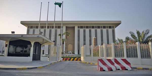 «المركزي» السعودي يبلغ البنوك بالموافقة على إعادة هيكلة التمويل المقدم للعملاء دون رسوم إضافية