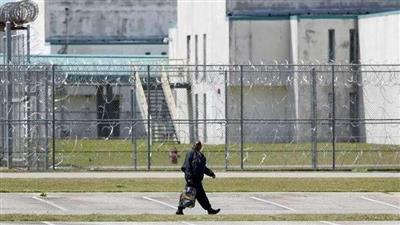 «رويترز»: كورونا يتسارع في الانتشار بالسجون الأمريكية