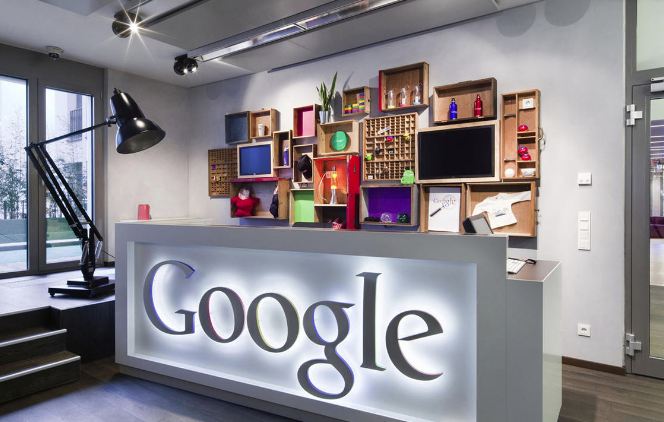 «جوجل» و«فيسبوك» تؤجلان عودة الموظفين إلى مكاتبهما إلى 2021