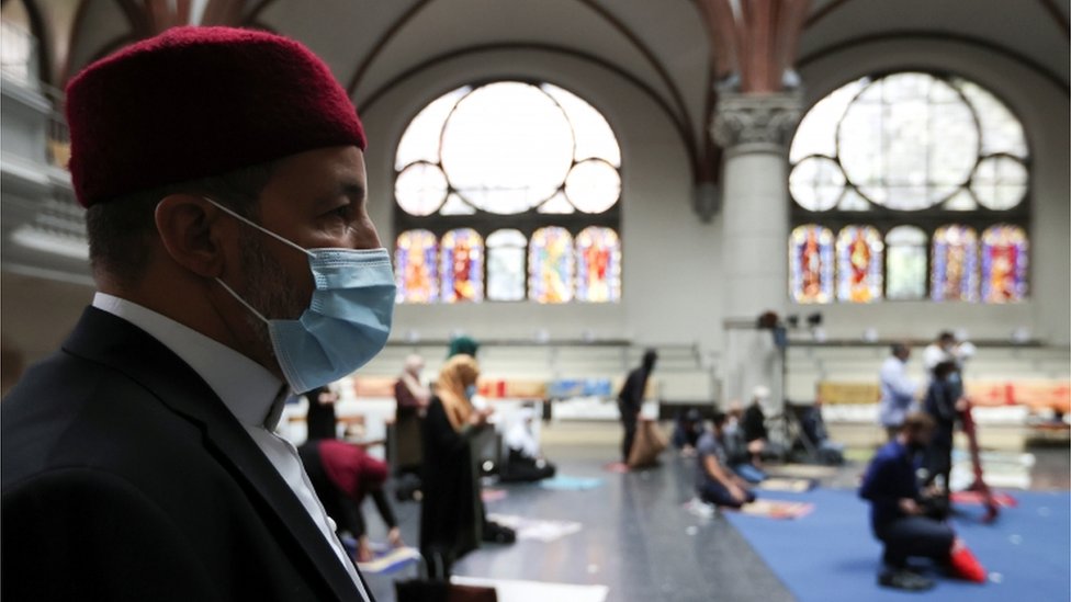 فيروس كورونا: كنيسة ألمانية تستضيف صلاة الجمعة للمسلمين بسبب الوباء