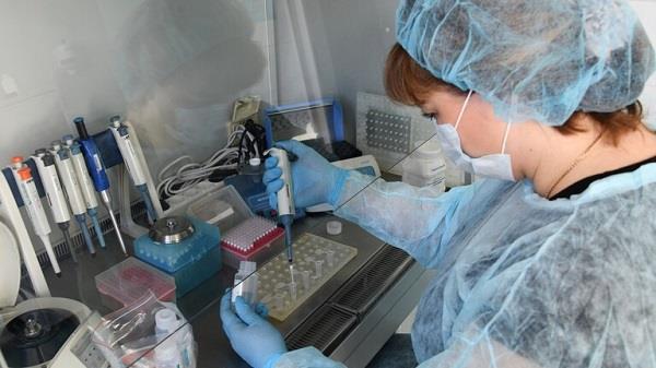 اكتشاف أكثر من 100 سلالة من فيروس كورونا المستجد في روسيا