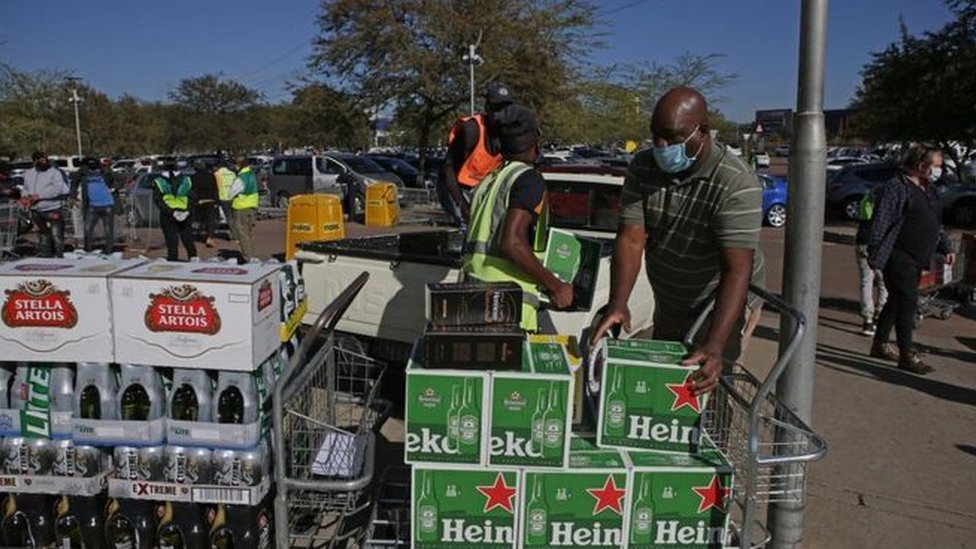 فيروس كورونا: جنوب أفريقيا تحظر مبيعات المشروبات الكحولية