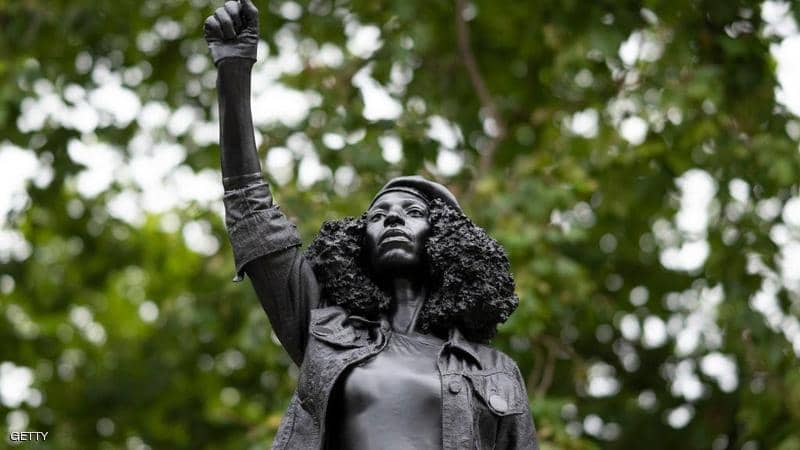 في بريطانيا.. تمثال متظاهرة «إفريقية» بدلاً من «تاجر الرقيق»