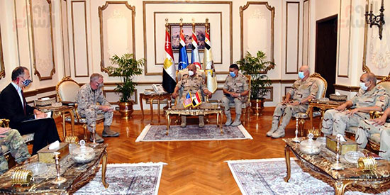 وزير الدفاع المصري يبحث مع قائد «المركزية الأمريكية» تطورات الأوضاع في المنطقة