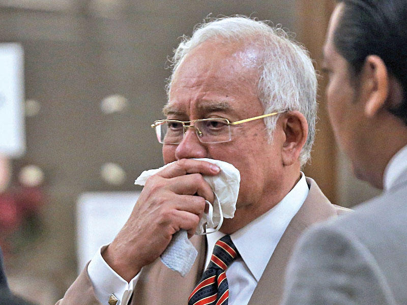 حكم تاريخي بفضيحة «الصندوق الماليزي» على رئيس الوزراء نجيب عبدالرزاق