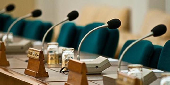 «التشريعية البرلمانية» تناقش ملف البدون ومعالجة أوضاع المتعاقدين أثناء الظروف الطارئة