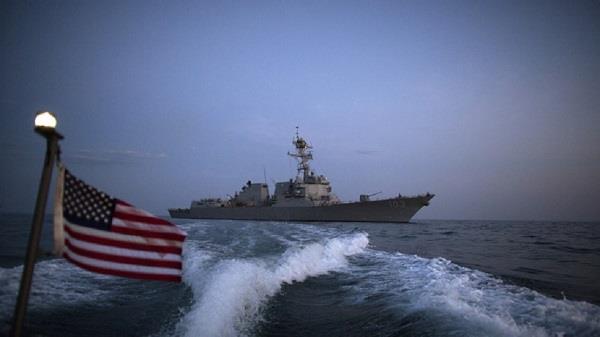 البحرية الأميركية تبحث عن بحار مفقود في بحر العرب