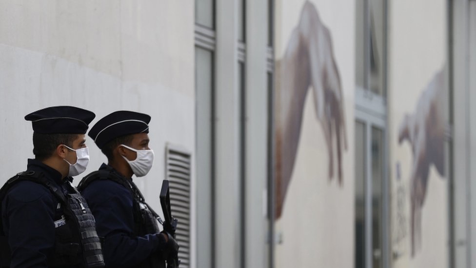 حادث الطعن في باريس: المشتبه به "استهدف شارلي إيبدو"