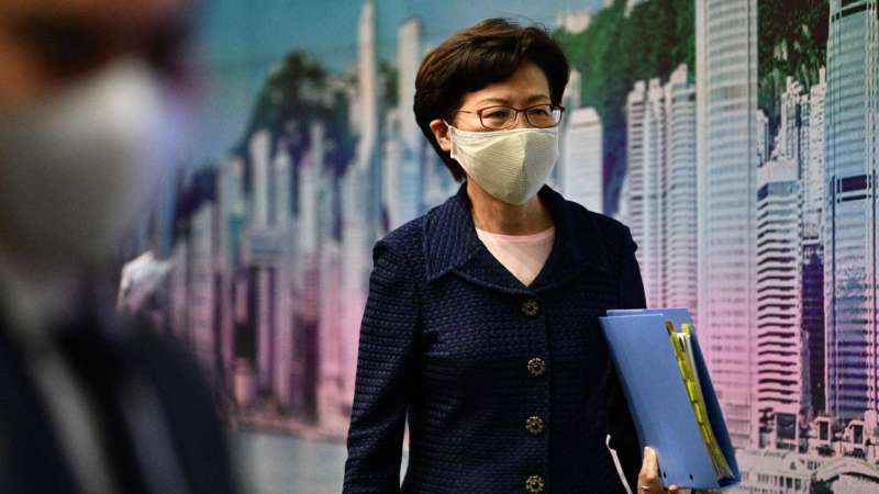 واشنطن تستهدف زعيمة هونغ كونغ وتستثني البنوك في تقرير العقوبات