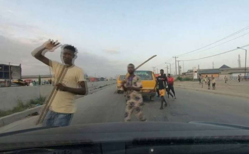 عصابات مسلحة تغلق شوارع لاجوس بعد خطاب الرئيس النيجيري