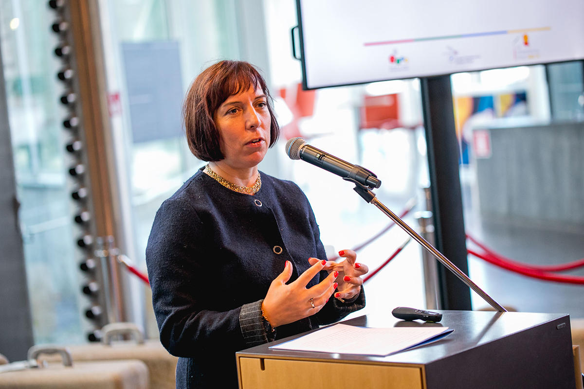 وزيرة التعليم الإستونية تعترف باستخدام سيارة الحكومة لتوصيل ابنائها وتستقيل