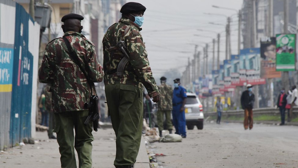 الشرطة في كينيا تحذّر من استدراج عصابة على الانترنت للفتيات
