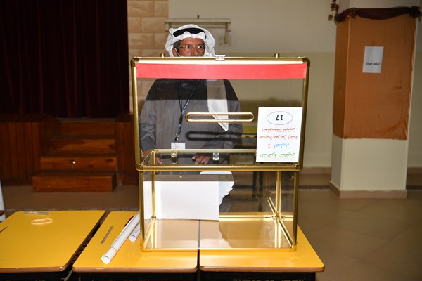 إغلاق باب مركز الاقتراع في مدرسة الشامية في تمام الثامنة
