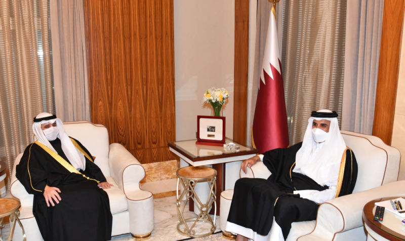 الناصر ينقل رسالة شفهية من سمو الأمير إلى أمير قطر 