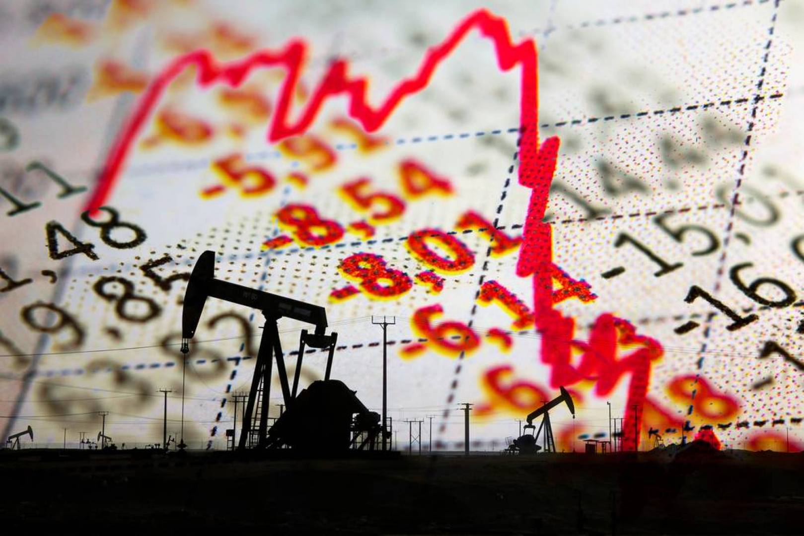 أسعار النفط تنخفض 1% مع تجدد مخاوف تراجع الطلب  