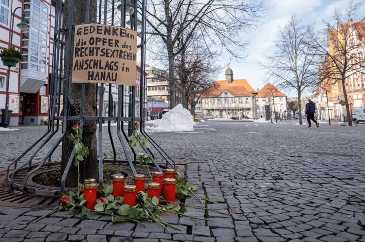 ألمانيا: تلطيخ ملصقات تذكارية لضحايا هجوم هاناو بصلبان معقوفة