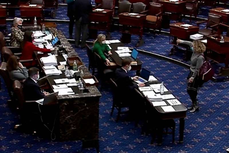 تواصل التصويت في مجلس الشيوخ على خطة بايدن لتحفيز الاقتصاد