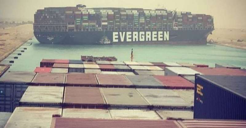 الشركة المالكة للسفينة الجانحة في قناة السويس: الحادث لم يسفر عن إصابات أو تسرب نفطي