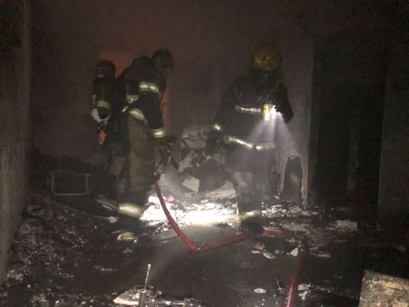 إصابة مقيم وزوجته في حريق شقة بالفروانية