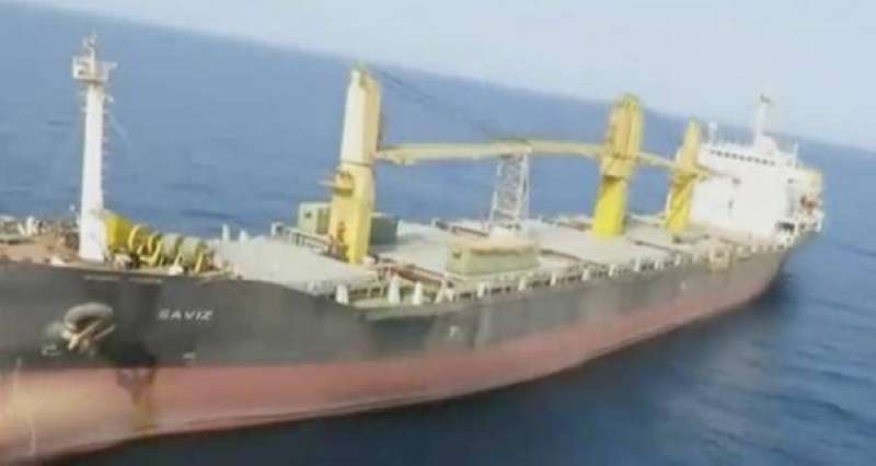 استهداف سفينة إيرانية بألغام لاصقة في البحر الأحمر