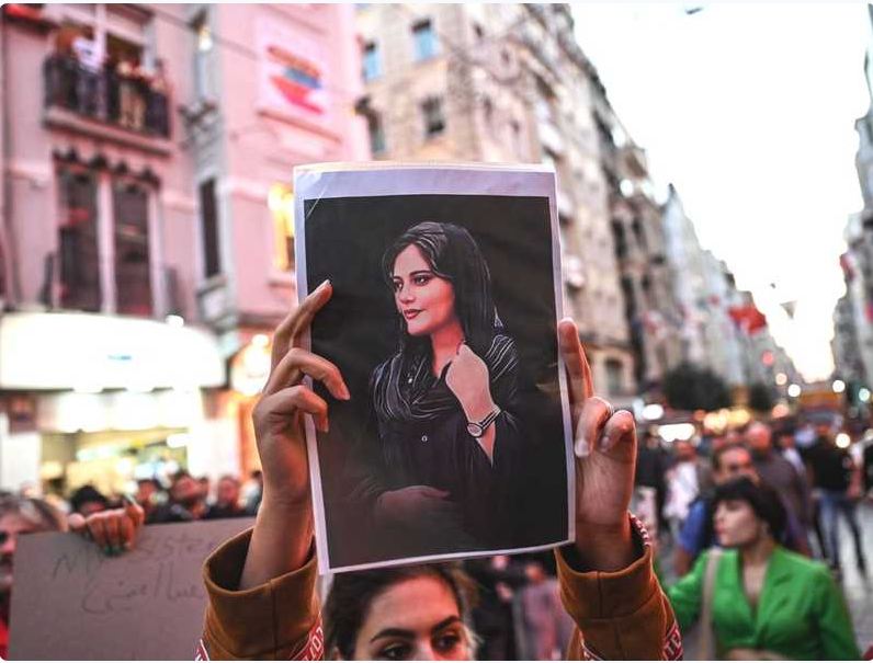 الطب الشرعي الإيراني: وفاة مهسا أميني لم تنجم عن ضربة على الرأس أو الأطراف   