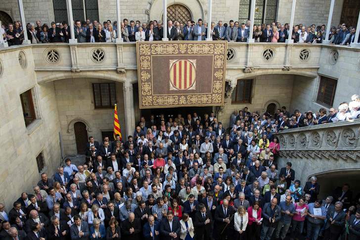 تظاهر أكثر من 700 رئيس بلدية كاتالونية في تحد جديد لمدريد