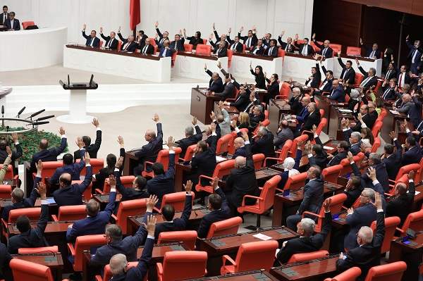 تحديث البرلمان التركي يمدد تفويضا يجيز إرسال قوات عسكرية إلى العراق وسورية
