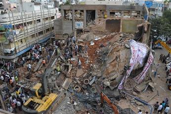 مصرع 10 أشخاص في انهيار فندق بوسط الهند