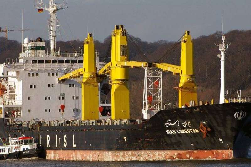 الخارجية الإيرانية: تعرض سفينة تجارية لأضرار طفيفة جراء انفجار في البحر الأحمر 
