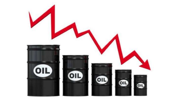 النفط يختم الأسبوع منخفضا 2 في المئة بفعل زيادة المعروض وإغلاقات جديدة