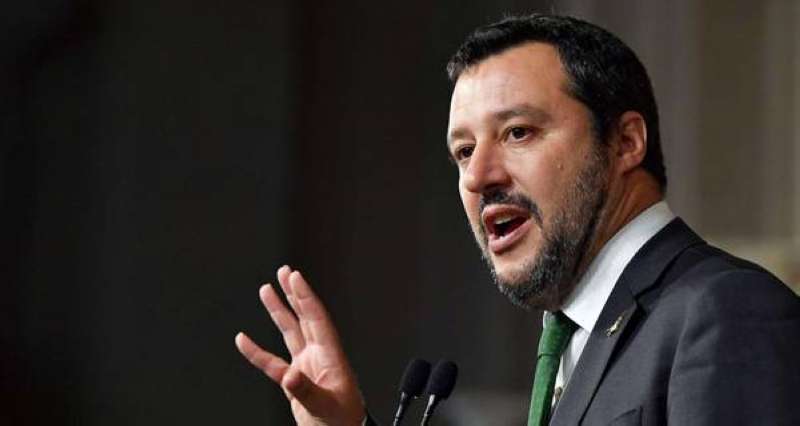 مقاضاة وزير الداخلية الإيطالي الأسبق بتهمة احتجاز مهاجرين في البحر  