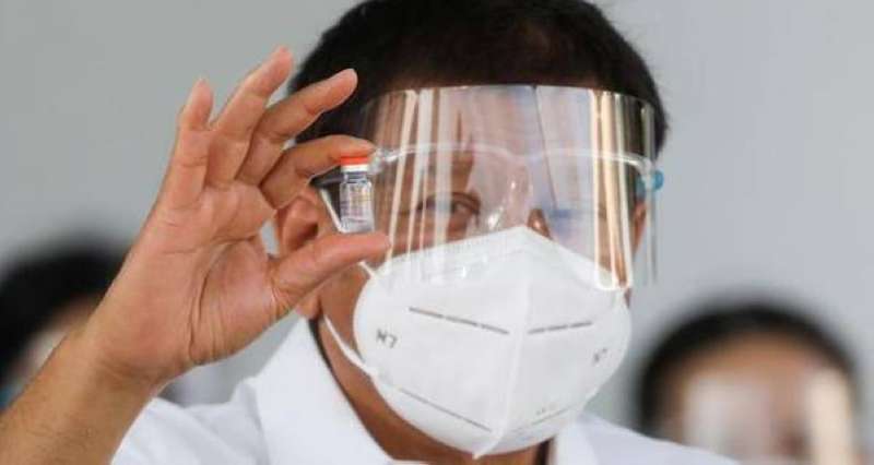 الرئيس الفيليبيني يطلب من الشرطة توقيف منتهكي قواعد الكمامة 