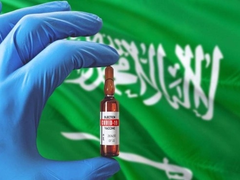 السعودية: لقاح كورونا إلزامي للموظفين في القطاعين العام والخاص