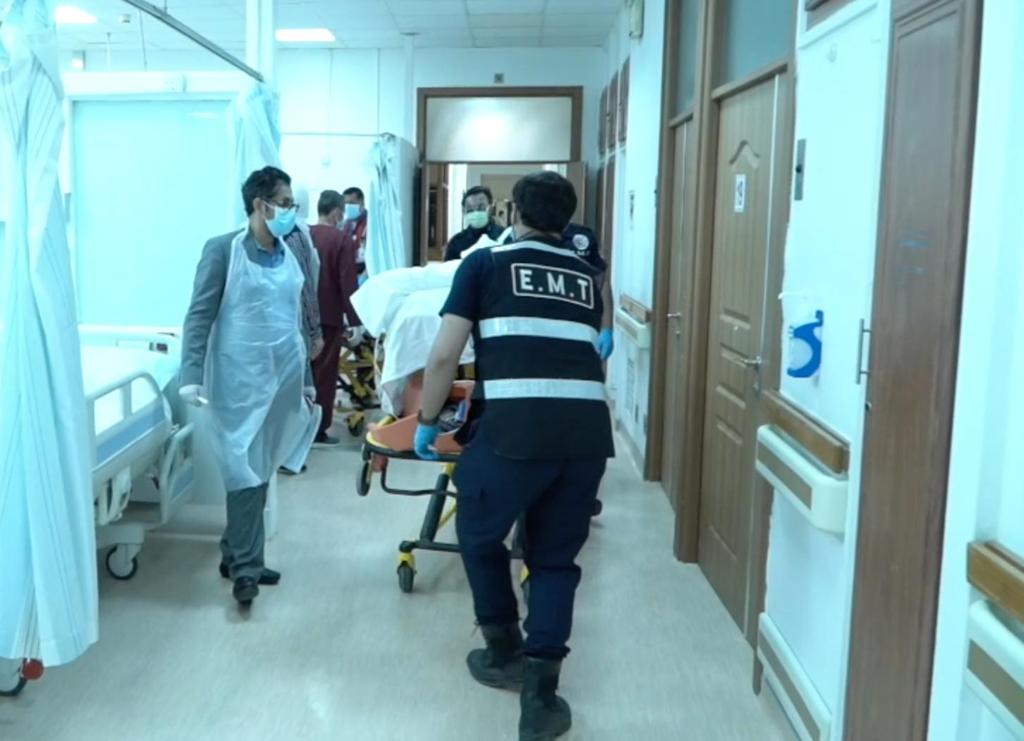 نفط الكويت تنفذ عملية نقل ناجحة لمرضى إلى مستشفى الأحمدي