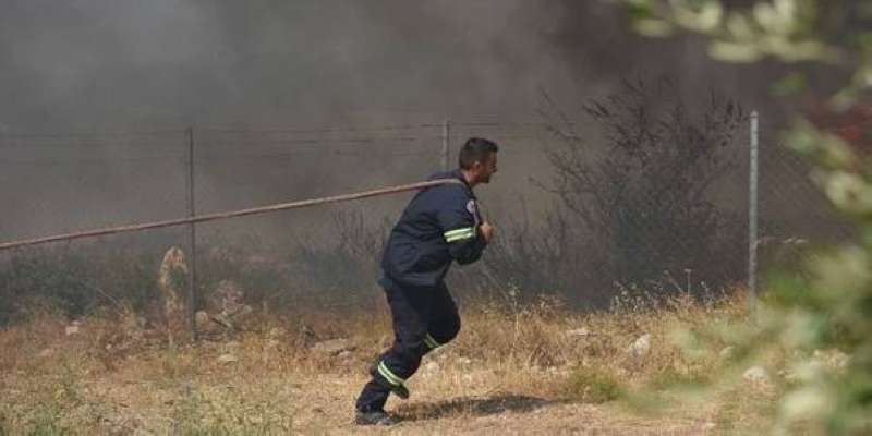اليونان: إجلاء سكان بلدات إثر حريق غابات في جزر بيلوبونيز  