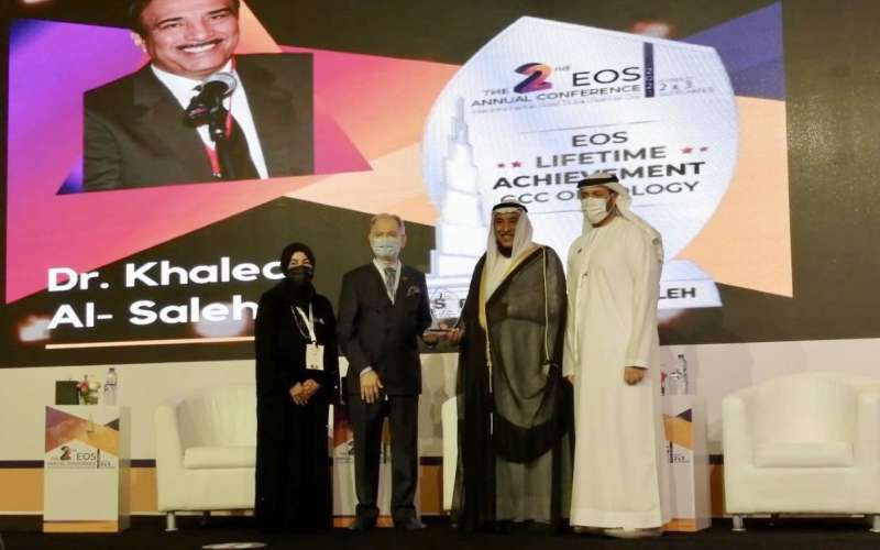 «الإمارات للأورام» تمنح الدكتور خالد الصالح «جائزة التميز» 
