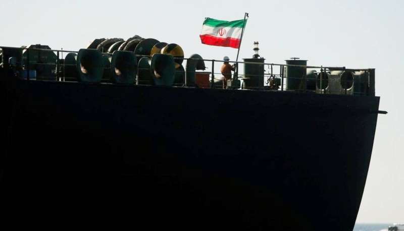 الوقود الإيراني «سيُنقل» بشاحنات إلى لبنان عبر سورية