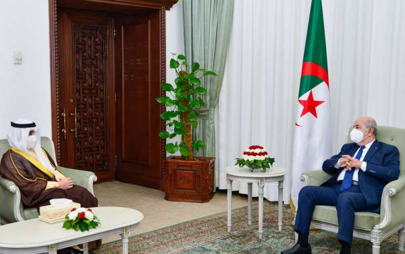 رسالة خطية من سمو الأمير إلى الرئيس الجزائري سلّمها الناصر 