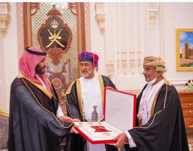 سلطان عمان يمنح ولي العهد السعودي.. وسام عُمان المدني من الدرجة الأولى   