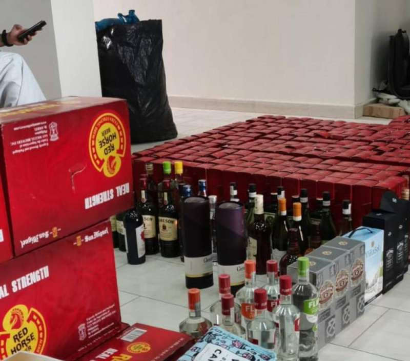 ضبط يخت لأحد مشاهير «السوشيال ميديا» محملاً بـ 700 زجاجة خمر