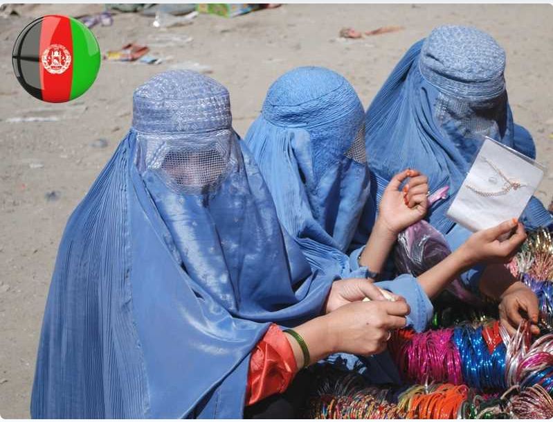 «طالبان» تأمر النساء بارتداء «البرقع» في الأماكن العامة